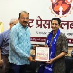 दर्शक थिएटर तक न आए तो नाटक दर्शकों के बीच ले जाएं : सोमण
