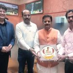 स्टेट प्रेस क्लब ने उपमुख्यमंत्री शुक्ला को भेंट किया स्मृति चिन्ह