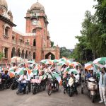 दिव्यांगजनों ने व्हीलचेयर पर निकाली भव्य तिरंगा यात्रा